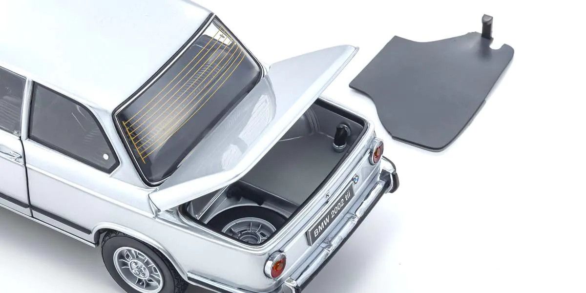 Kyosho - 1/18 Scale BMW 2002 Tii Silver Model Diecast Car